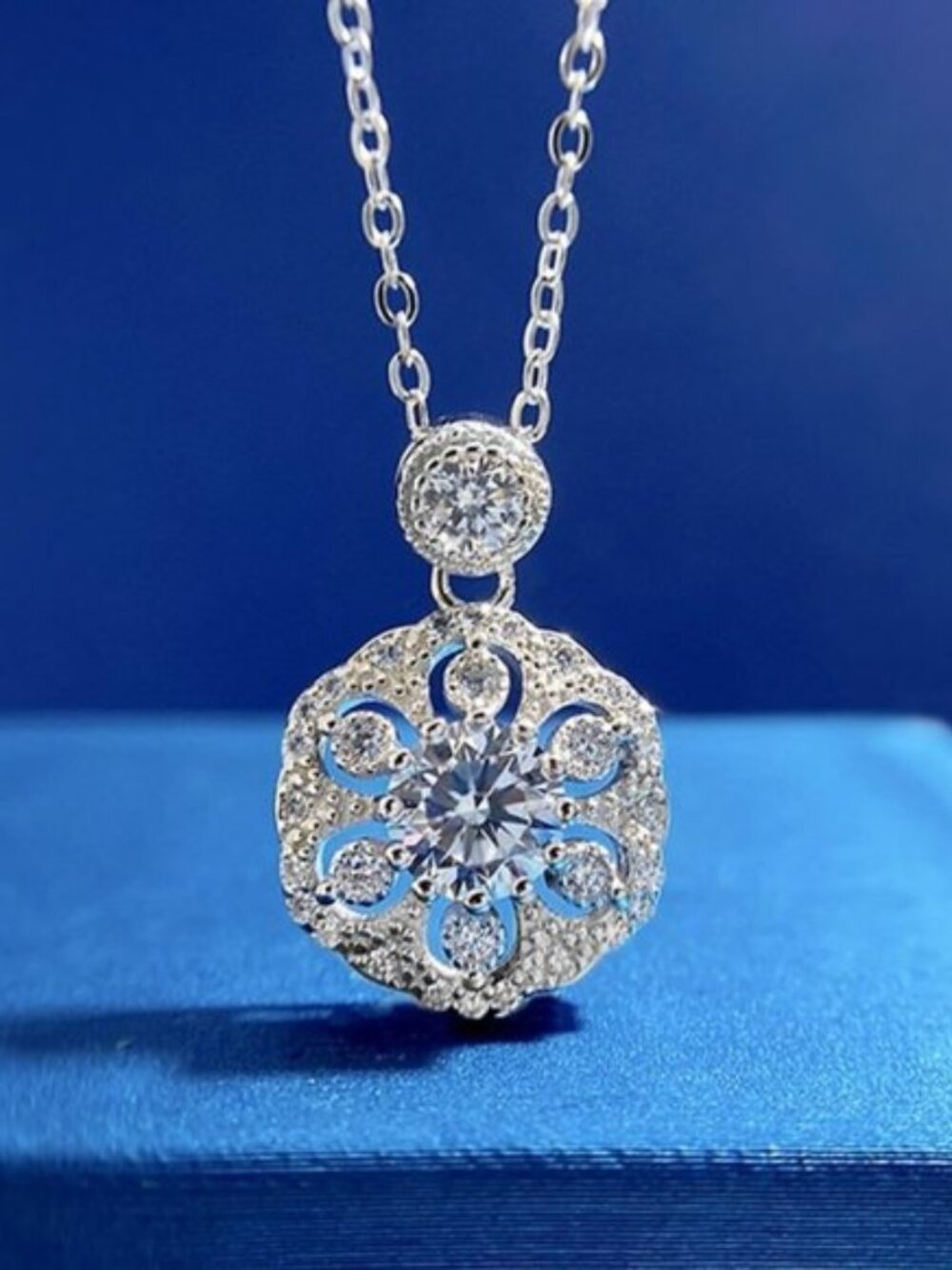 Certified 1/2 ct. t.w. Moissanite Diamond Flower Pendant Necklace NEW